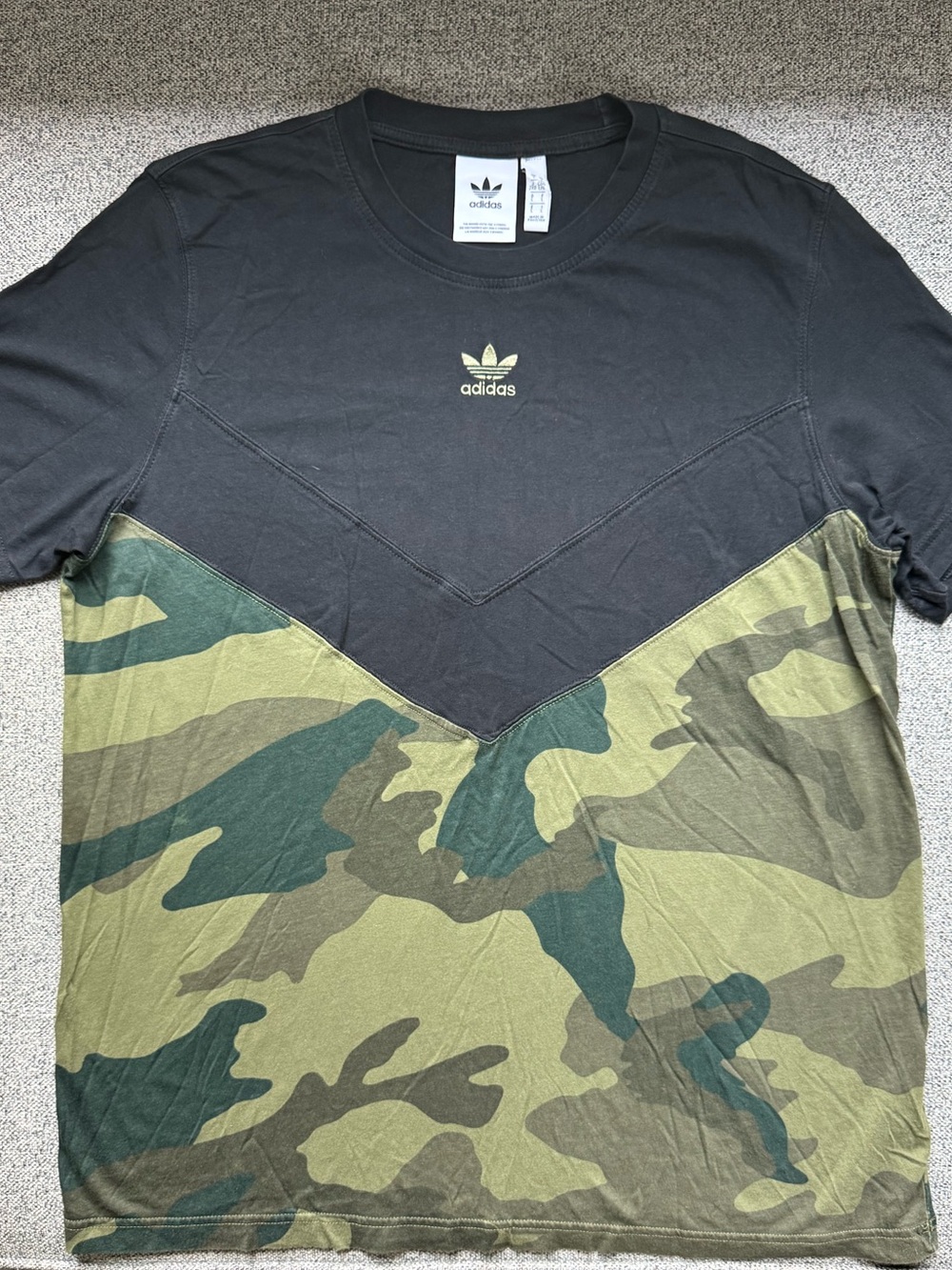 Adidas Black Short Sleeve Tee with V stiching and camo base